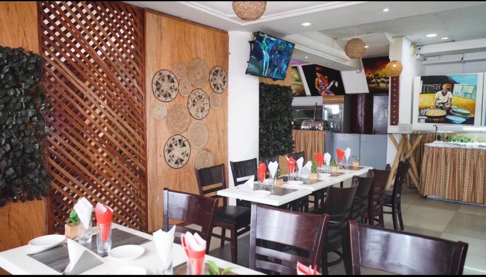 Nobila Airport Hotel Cotonou Bagian luar foto