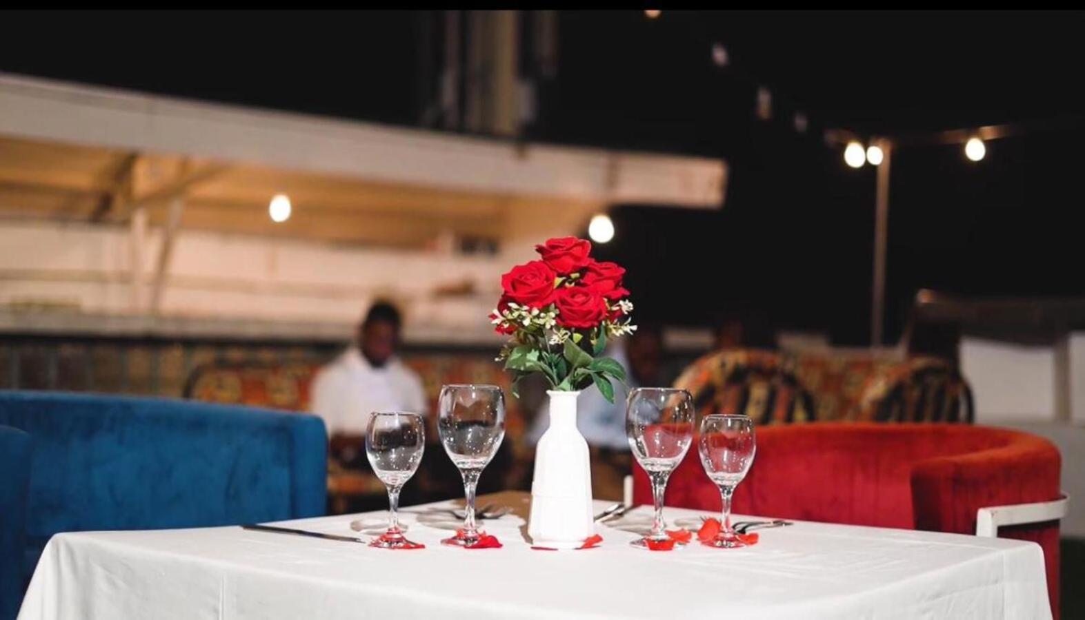 Nobila Airport Hotel Cotonou Bagian luar foto