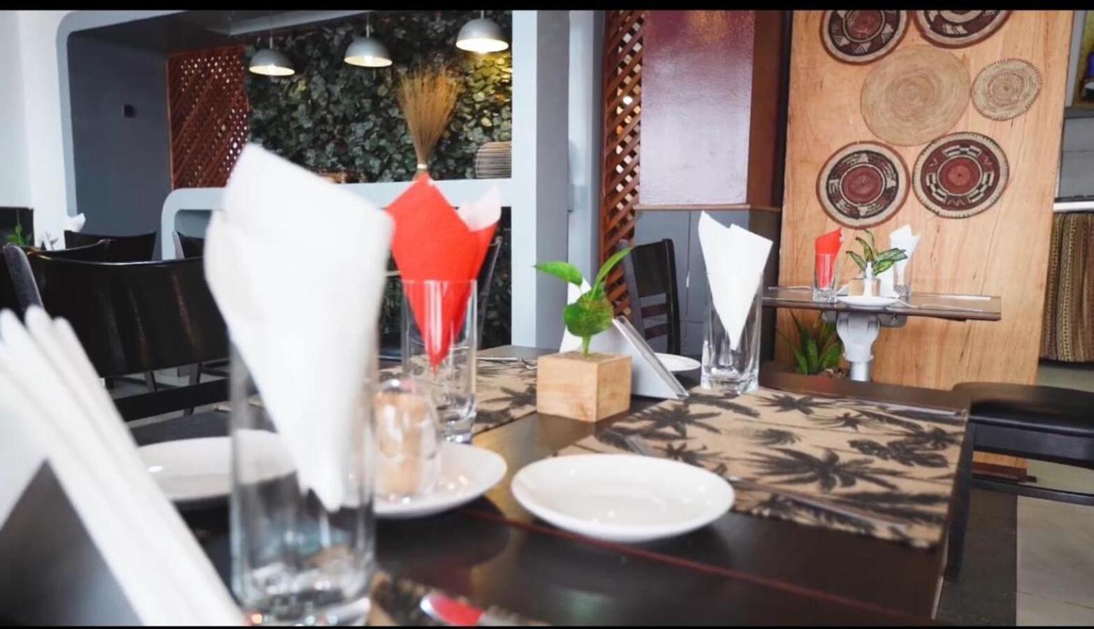Nobila Airport Hotel Cotonou Bagian luar foto
