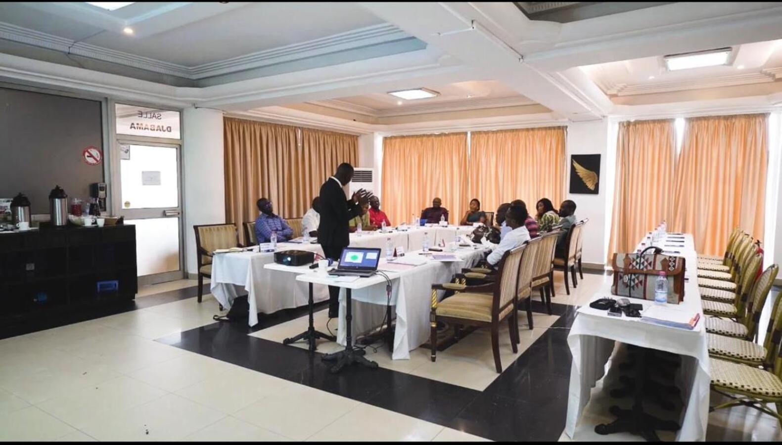 Nobila Airport Hotel Cotonou Bagian luar foto