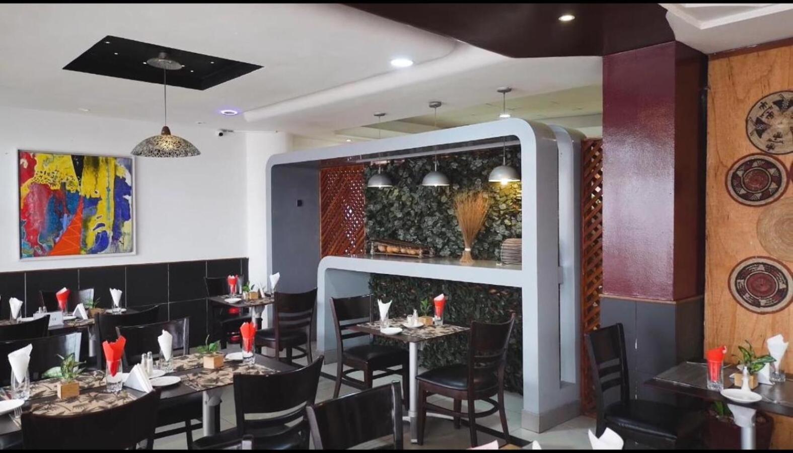 Nobila Airport Hotel Cotonou Bagian luar foto