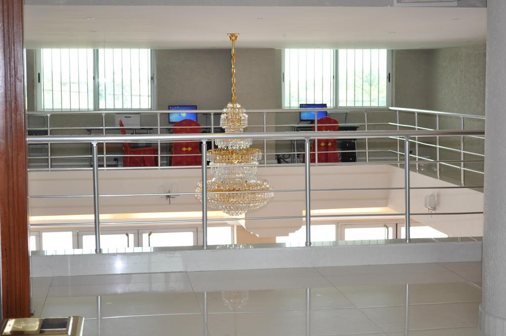 Nobila Airport Hotel Cotonou Bagian luar foto