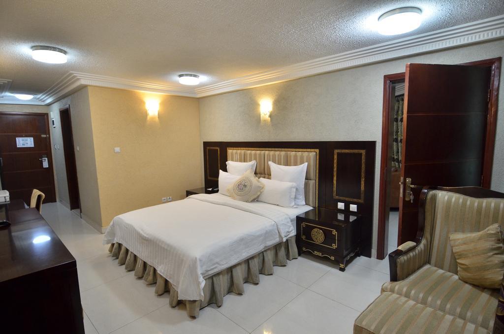 Nobila Airport Hotel Cotonou Bagian luar foto