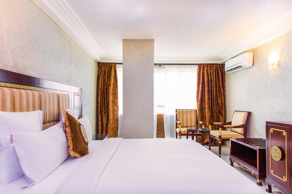 Nobila Airport Hotel Cotonou Bagian luar foto