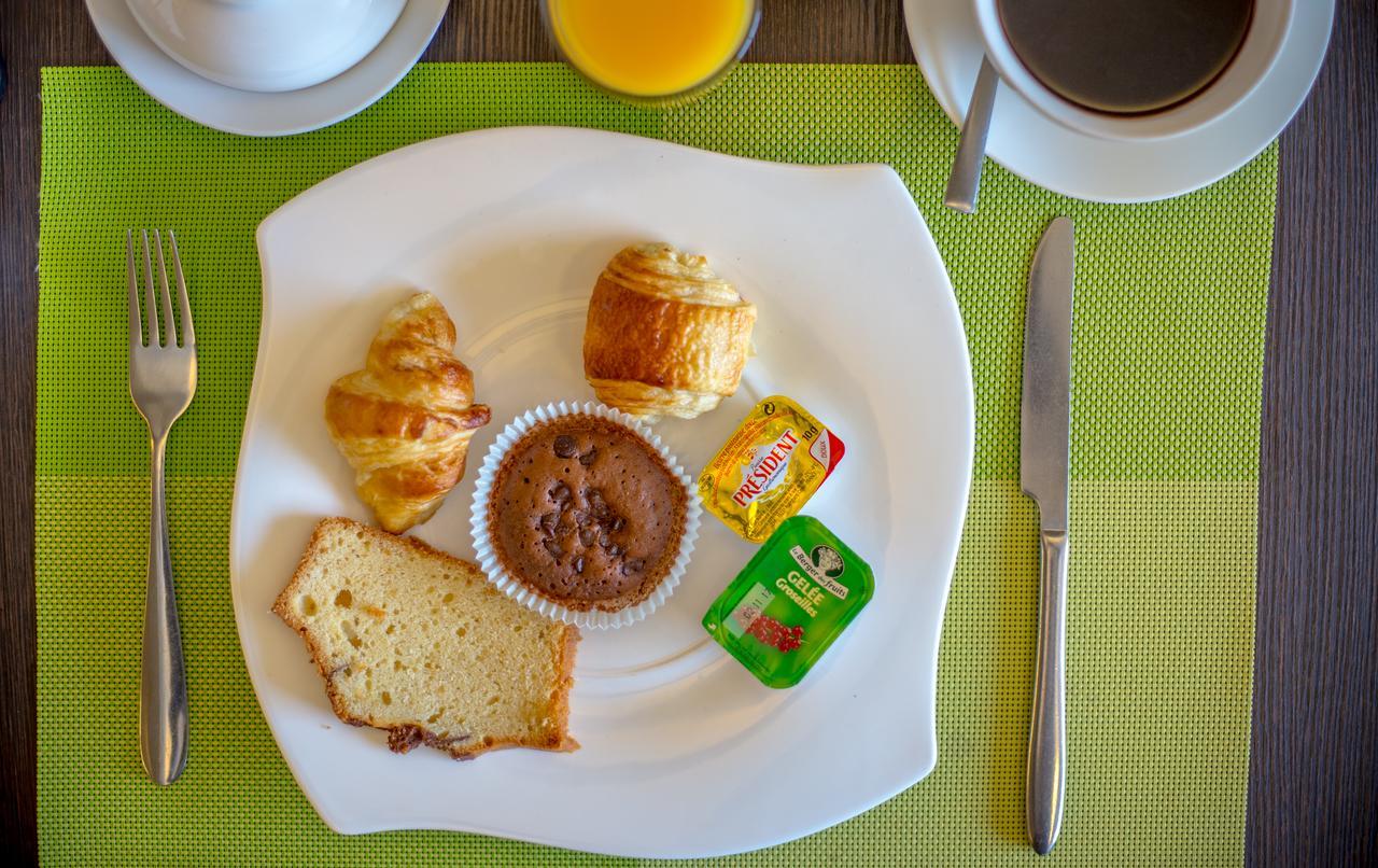 Nobila Airport Hotel Cotonou Bagian luar foto