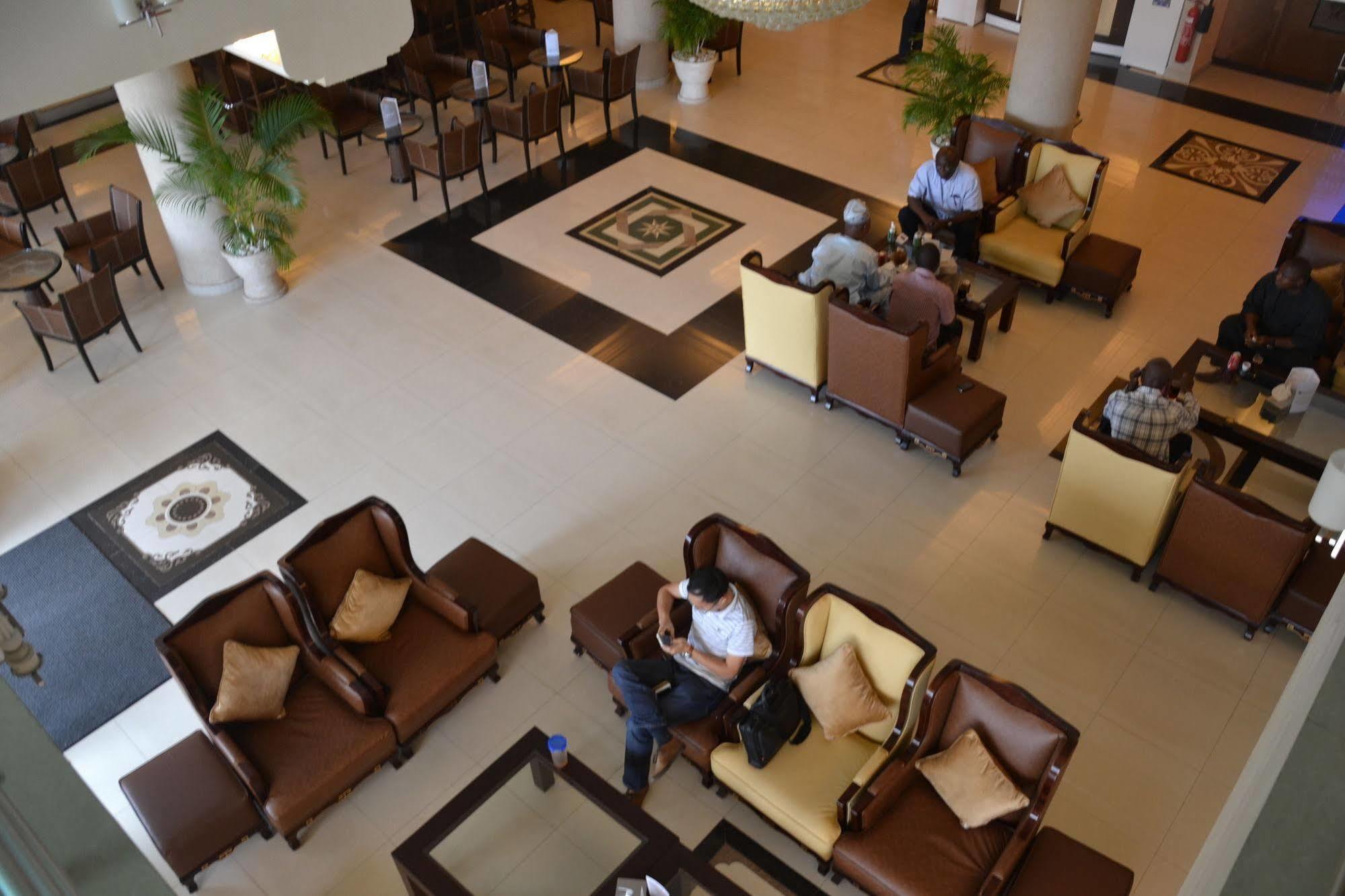 Nobila Airport Hotel Cotonou Bagian luar foto