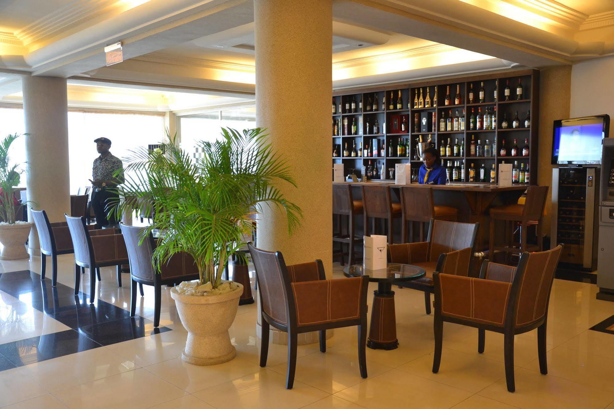 Nobila Airport Hotel Cotonou Bagian luar foto