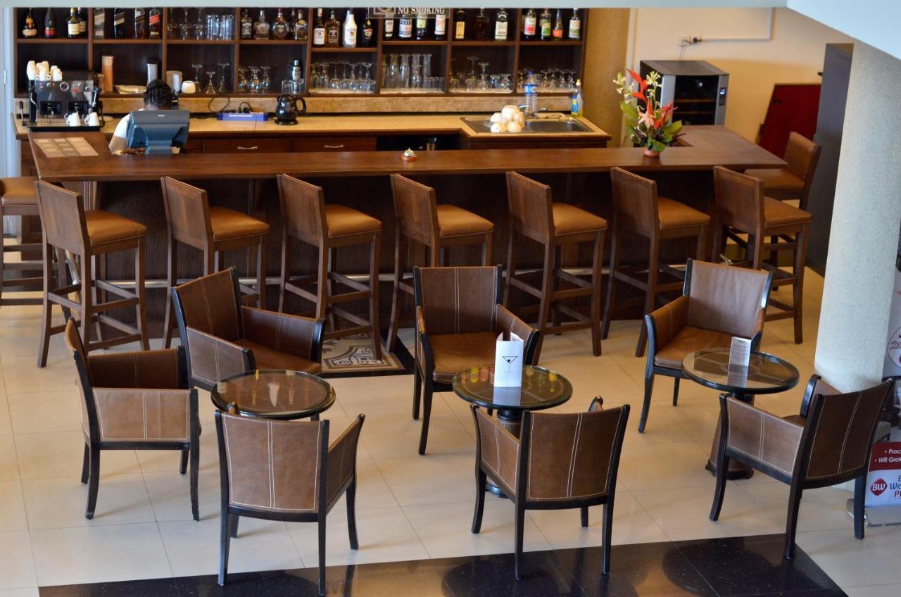 Nobila Airport Hotel Cotonou Bagian luar foto